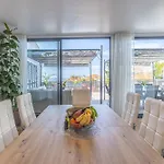 Flowers Island House 5