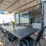 Flowers Island House 5 *