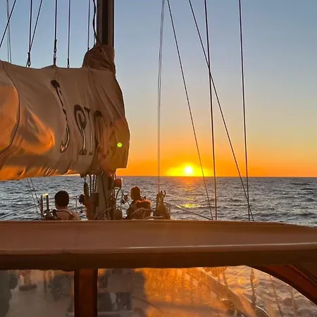 Flowers Island House 5 Φουνκάλ