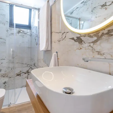 Flowers Island House 5 Φουνκάλ