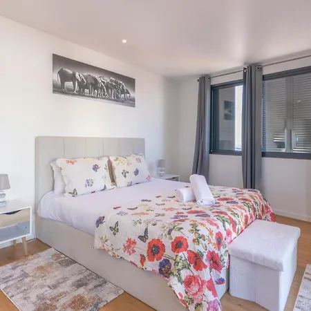 Flowers Island House 5 Φουνκάλ