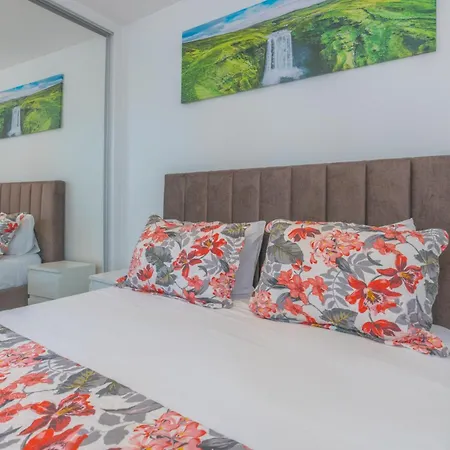 Flowers Island House 5 Дом отдыха Фуншал