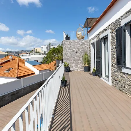 Flowers Island House 5 *