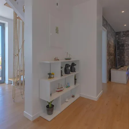 Flowers Island House 5