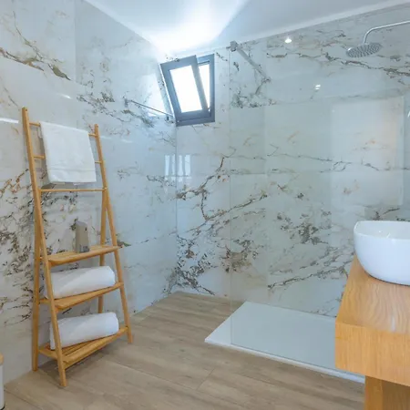 Flowers Island House 5 Funchal (Madeira)