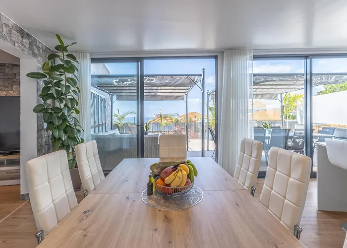 Flowers Island House 5