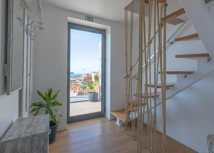 Flowers Island House 5 * Φουνκάλ