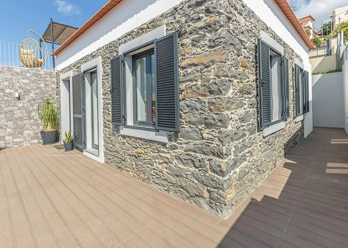 Flowers Island House 5 * フンシャル