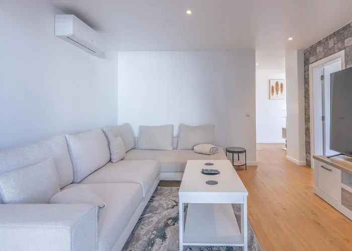 Flowers Island House 5 フンシャル