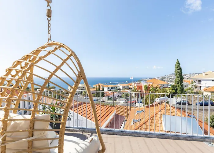 Flowers Island House 5 * フンシャル