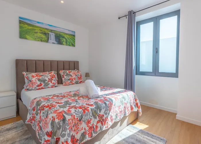 Flowers Island House 5 * Φουνκάλ