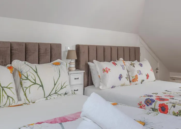 Flowers Island House 5