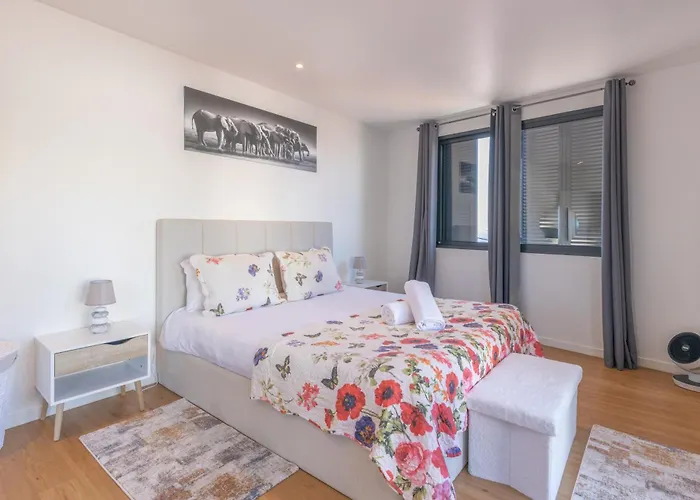 Flowers Island House 5 フンシャル