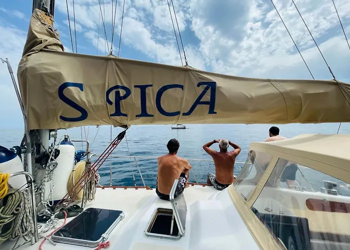 Flowers Island House 5