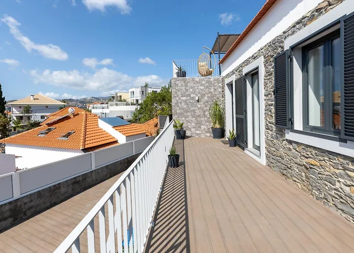 Flowers Island House 5 *