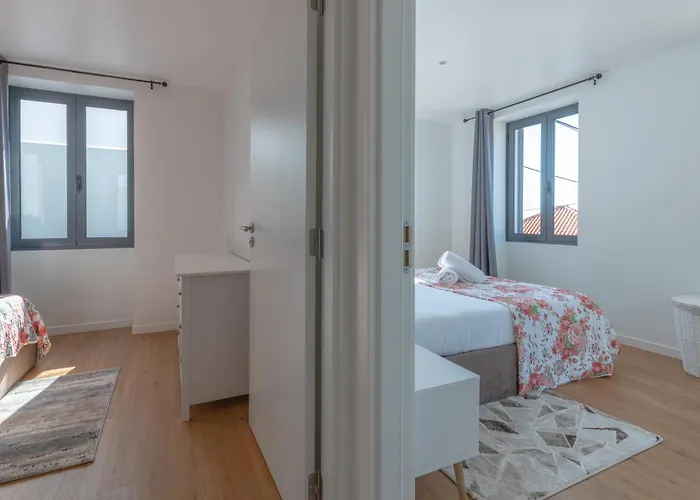 Flowers Island House 5 *