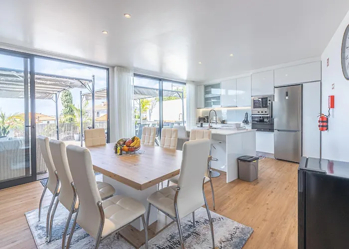 Flowers Island House 5