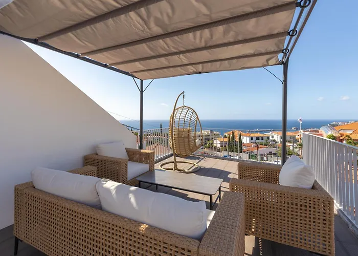 Flowers Island House 5 フンシャル