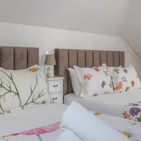 Flowers Island House 5