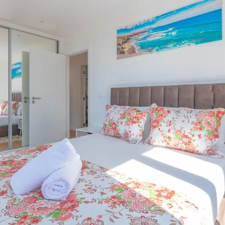 Flowers Island House 5 *